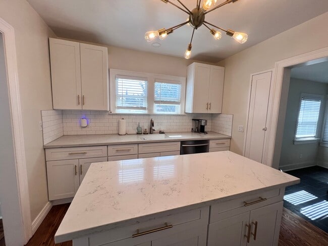 Building Photo - Fully Updated Home in San Leandro Available for Rent!!