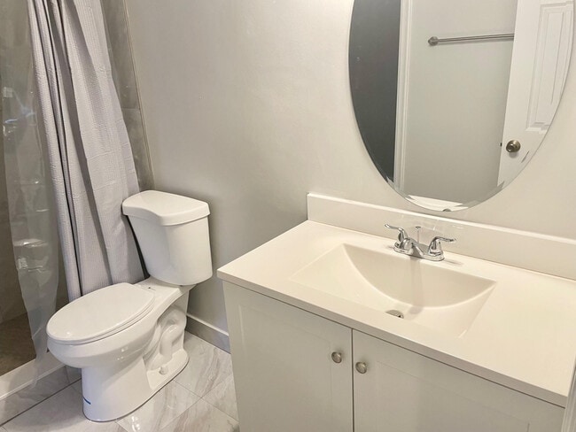 Building Photo - 2700 S Oakland Forest Dr