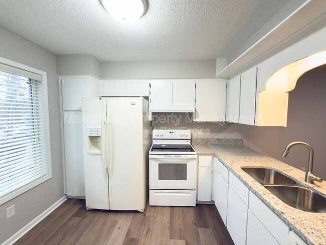 Building Photo - 5865 Branchwood Rd