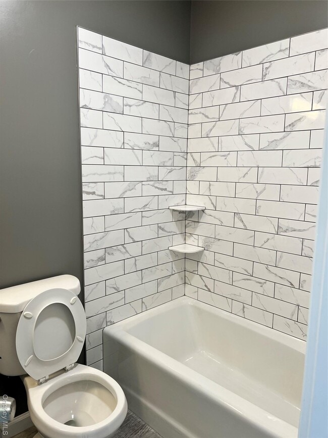 Building Photo - 21 Collegeview Ave