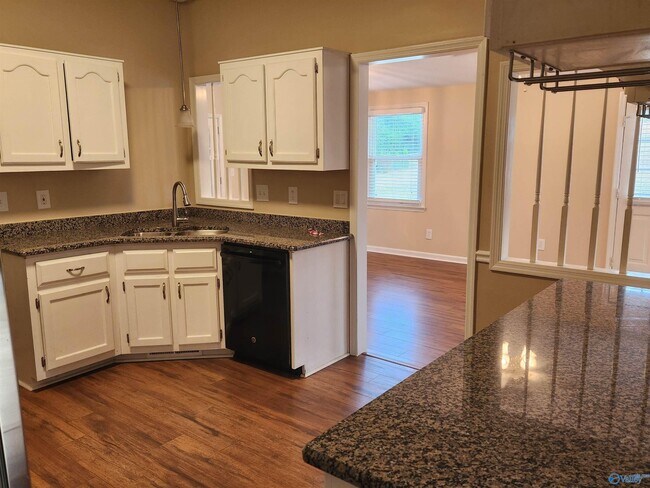 Building Photo - 106 Longleaf Ln