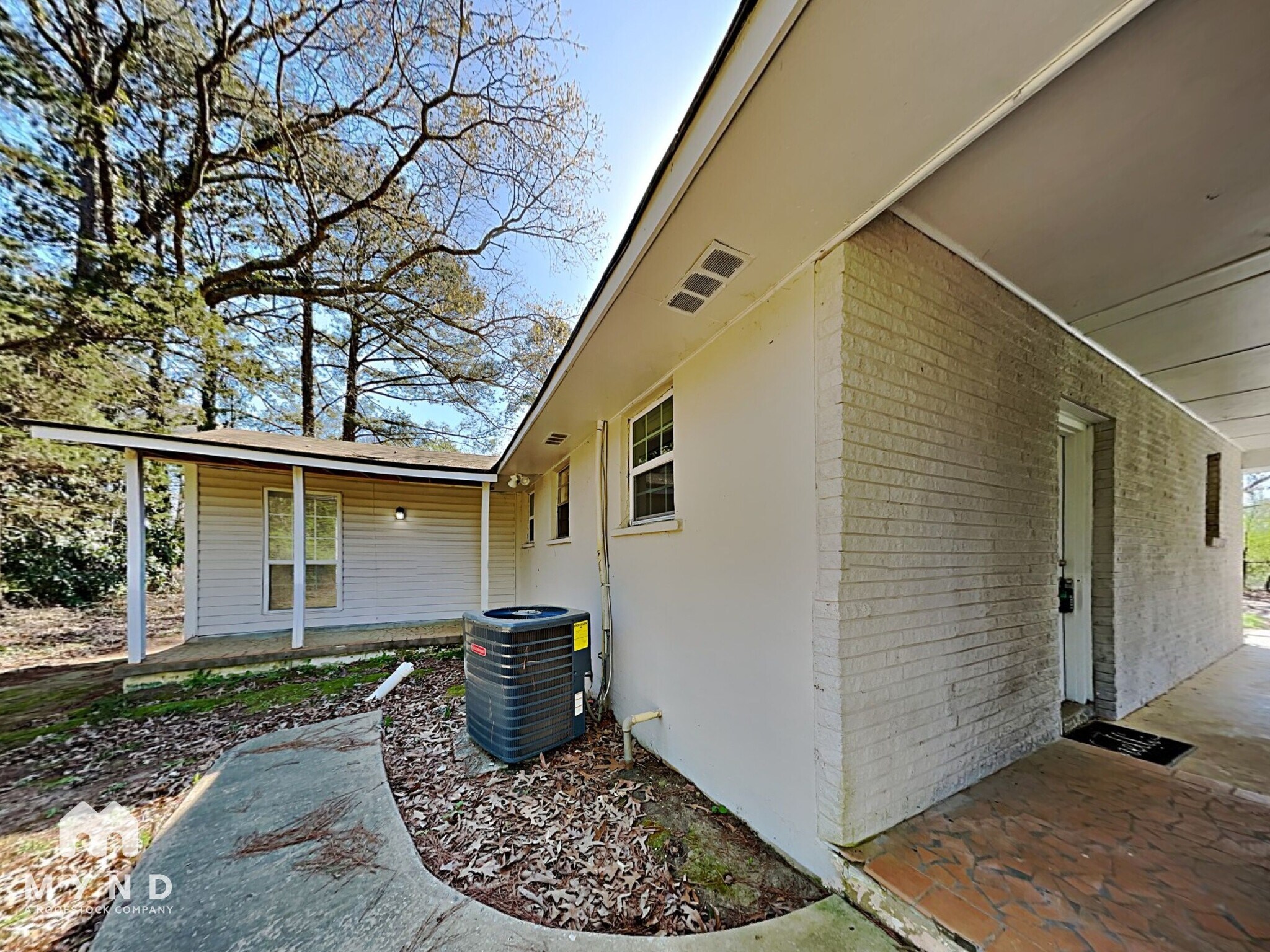 Building Photo - 2611 Lake Harbin Rd