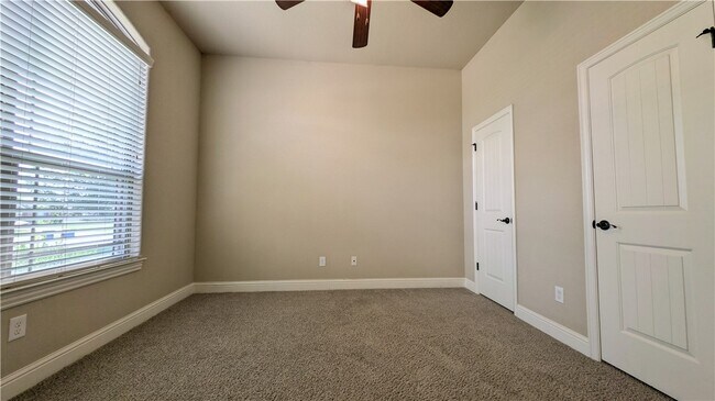 Building Photo - 3104 SW Wargate Ave