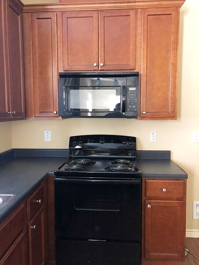 Building Photo - 2009 Cable Ave