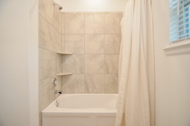 Building Photo - 1105 Breech Dr