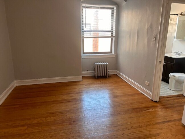 Building Photo - 5246 S Drexel Ave