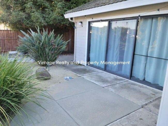 Building Photo - Available Soon! Very Nice 3 Bedroom Home!!!