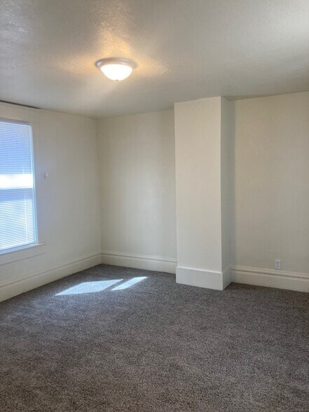 Building Photo - 2419 NE Madison Ave