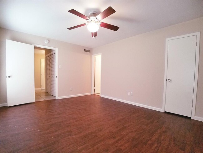 Building Photo - 6927 Tara Dr