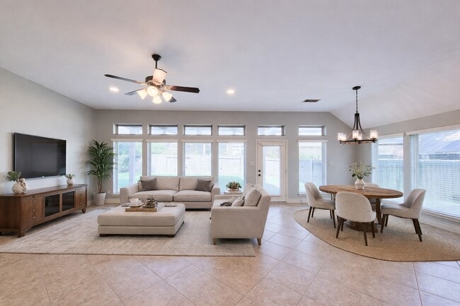 Building Photo - 106 Colina Vista Way