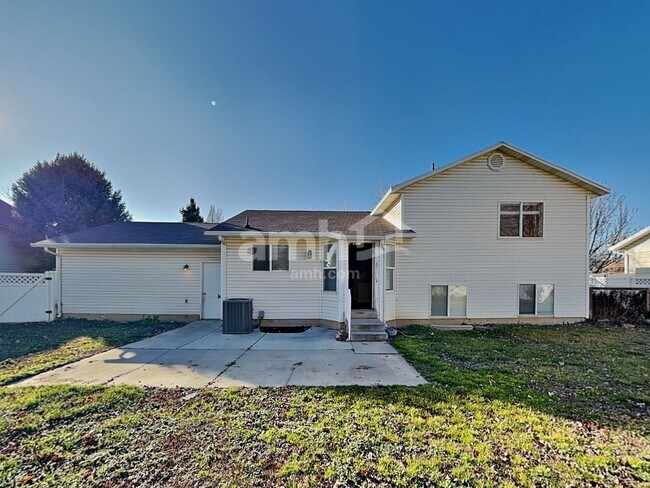 Building Photo - 771 S 900 E