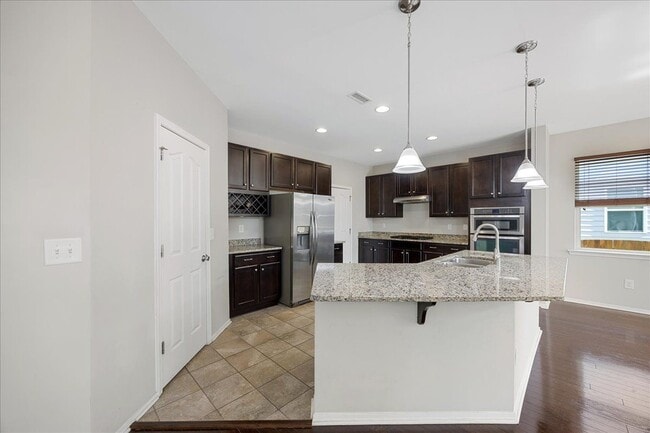 Building Photo - 5600 Yorkwood Dr