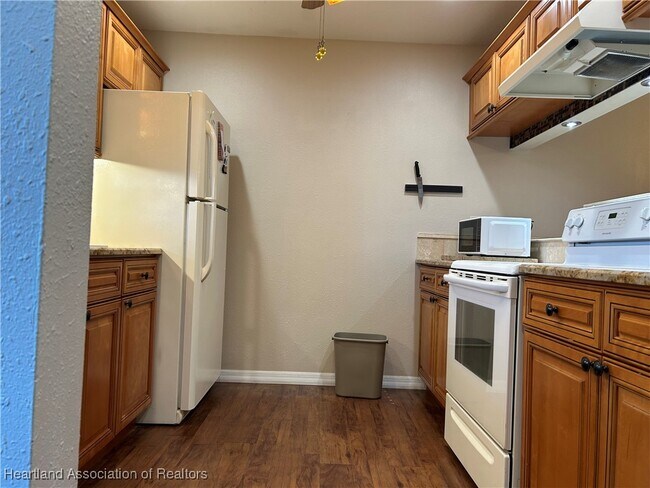 Building Photo - 5556 Matanzas Dr