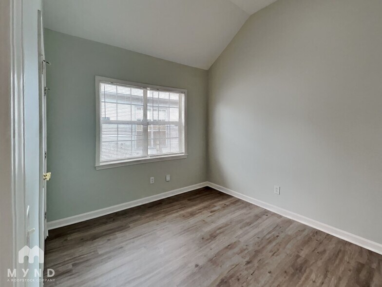 Building Photo - 378 Walker Way