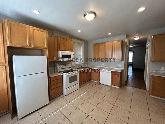 Building Photo - 4546 Virginia Ave