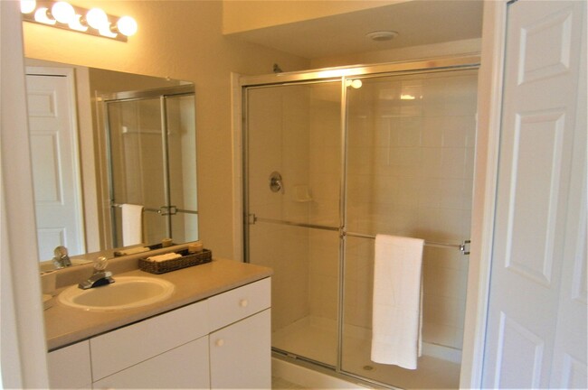 Building Photo - 2302 Mid Town Terrace