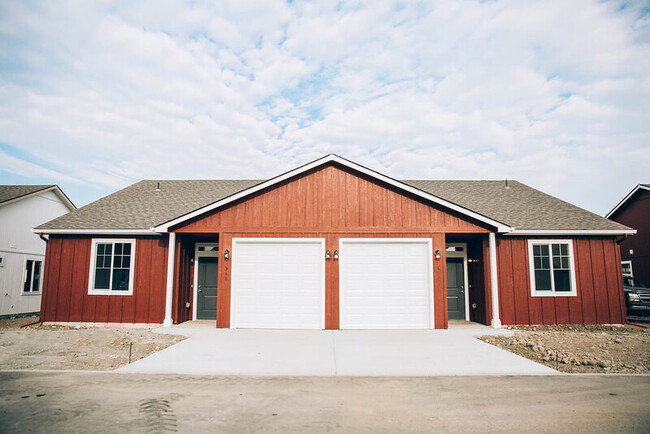 Building Photo - 303 S Marigold Ln