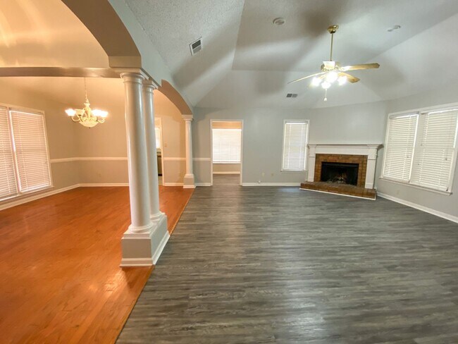 Building Photo - 3 bed 2 bath in Cordova w/ nearly 1800 Sq ft