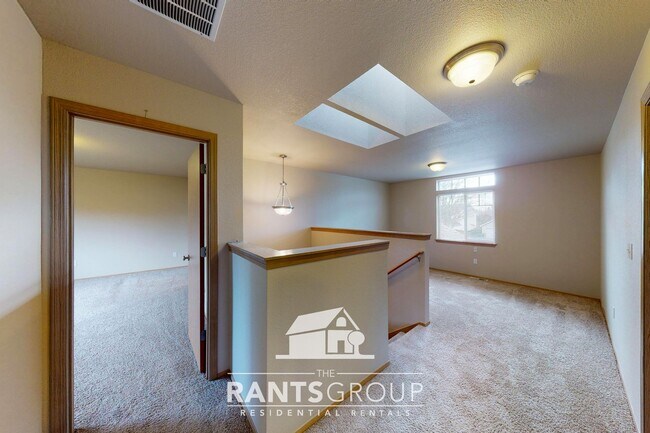 Building Photo - Great Location! Easy JBLM Commute!