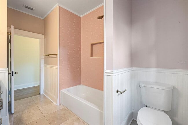 Building Photo - 5709 N Suwanee Ave