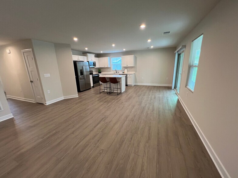 Building Photo - 26051 Vintage Cir