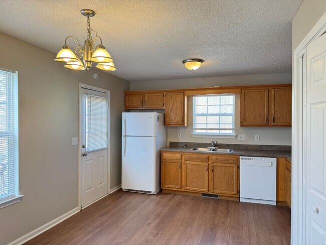 Building Photo - Lovely 3 Bedroom 2 Full Bath Home with? Large Deck & Fenced in Back?yard!