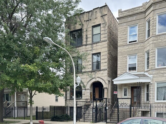 Building Photo - 2118 N Whipple St