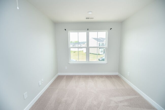 Building Photo - 3BR/2.5BA Upgraded Luxury Townhome on Spar...