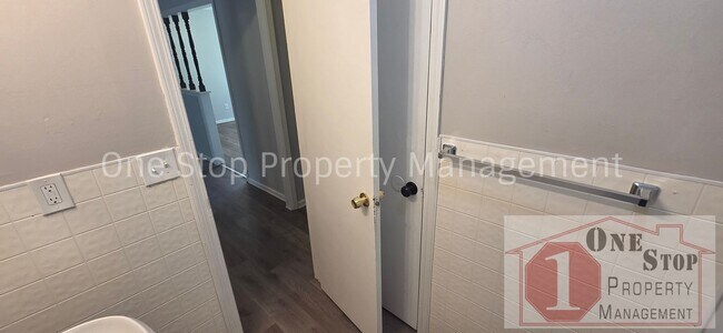 Building Photo - 16618 E 3 Terrace N