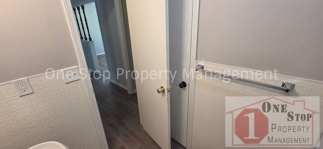 Building Photo - 3 bedroom, 2 bathroom Duplex in Independence