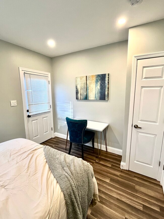 Building Photo - 4206 Eads St NE