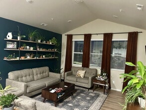 Building Photo - Newer 3bd condo in neighborhood w/ pool