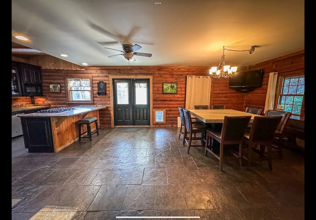 Building Photo - 27 Ann St