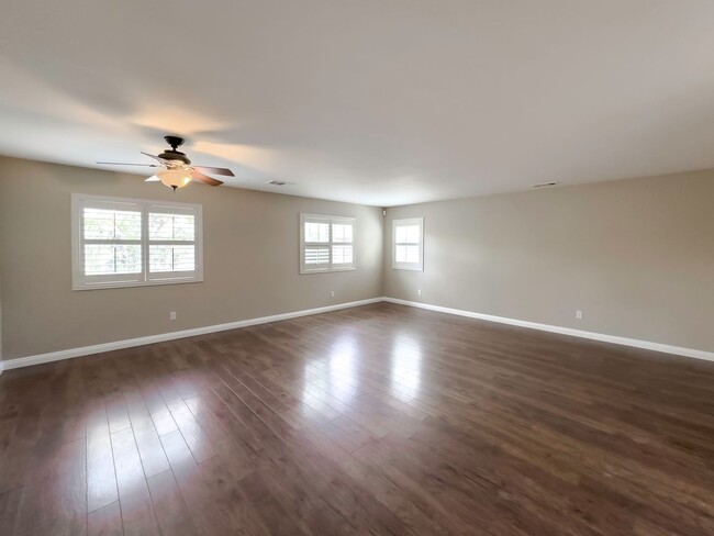 Building Photo - Large 4 bedroom + LOFT Home in Murrieta Fo...