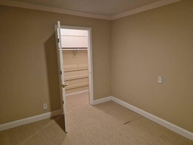 Building Photo - 803 S Medford Cir