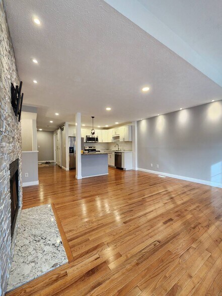 Building Photo - 10555 Montgomery Rd