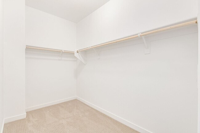 Building Photo - 4 Bedroom - Ready for you to Call It Home!!