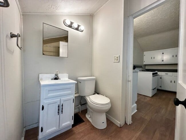 Building Photo - 1208-1210 Pine St