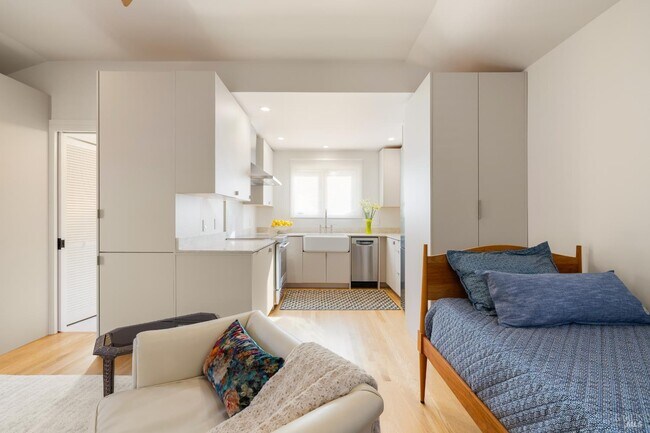 Building Photo - 291 W Thomson Ave