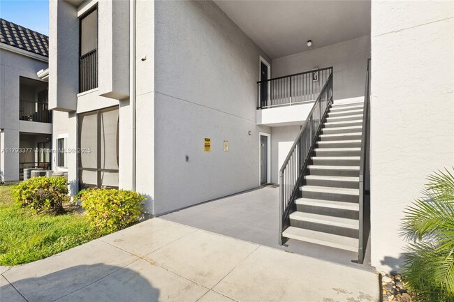 Building Photo - 10381 SW 150th Ct