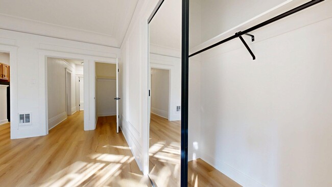 Building Photo - 1047 Bush St