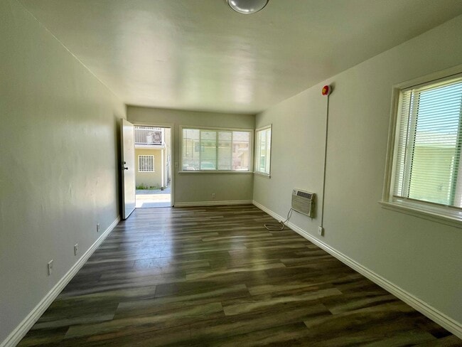 Building Photo - 1142 N Madison Ave