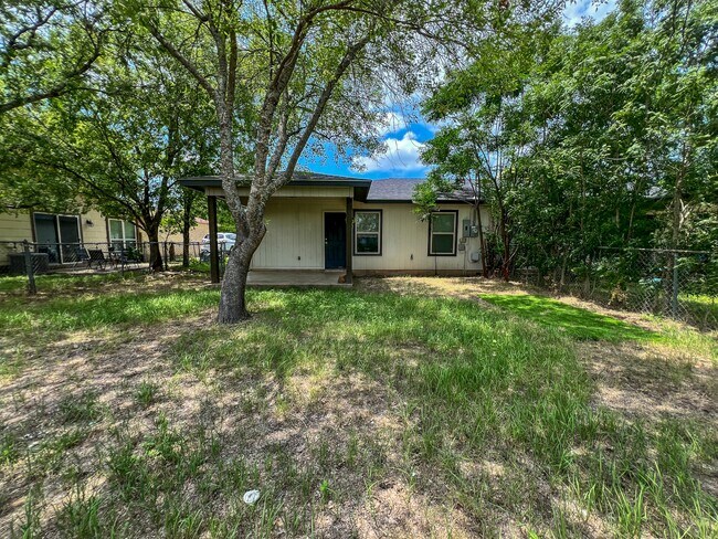 Building Photo - 1518 Eichen Rd