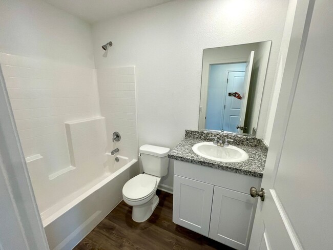 Building Photo - Beautiful New 3 Bedroom Home in the New Ra...