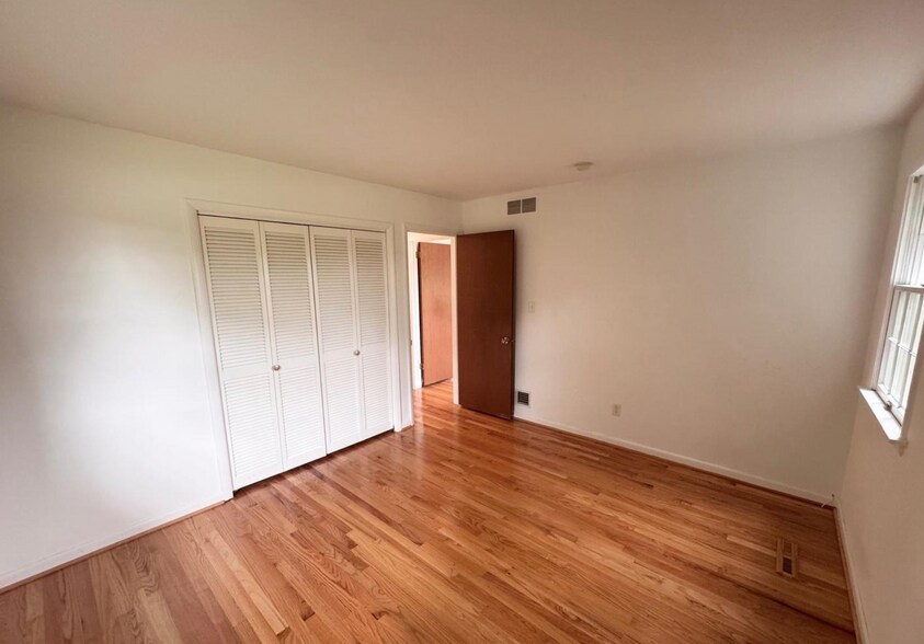 Building Photo - 2710 Academy Dr