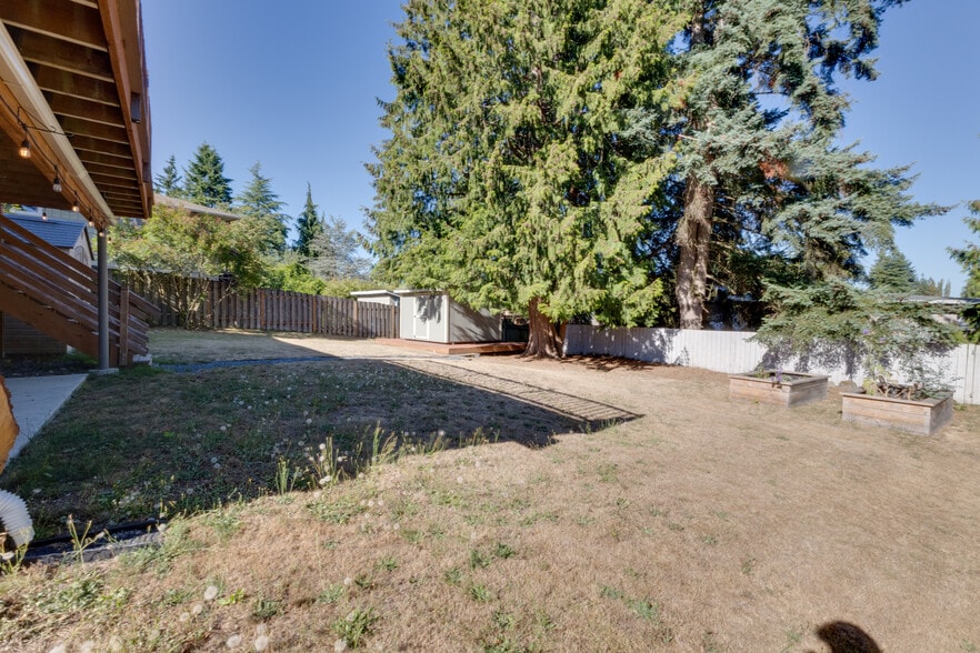 Oversized yard - 18917 66th Pl W