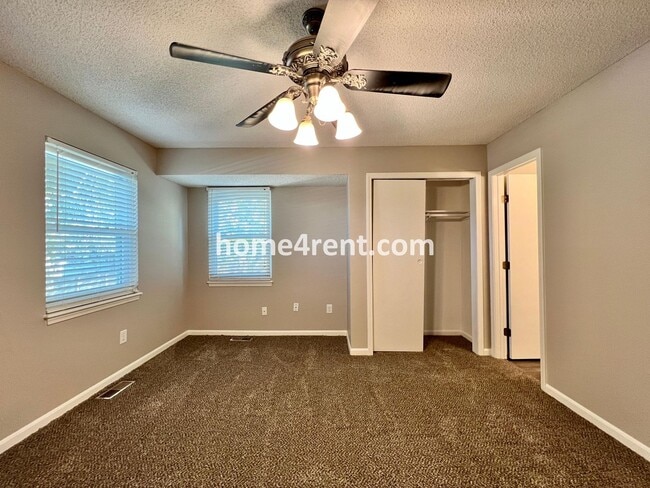 Building Photo - Wonderful Northland Home w/ an Updated Kit...
