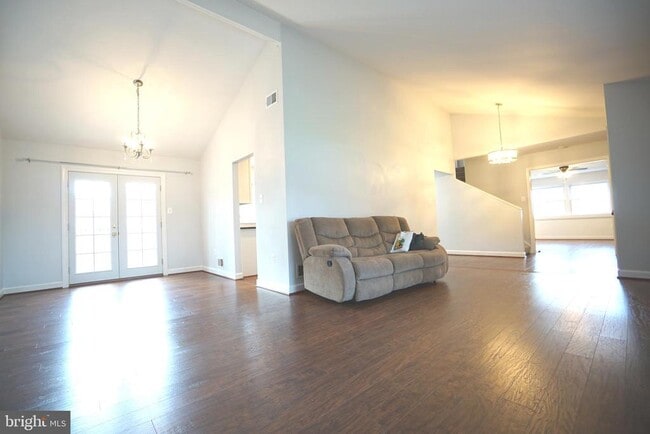 Building Photo - 322 Sugarland Run Dr