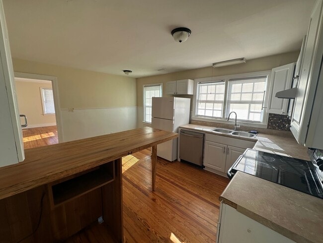 Building Photo - Cozy 2 bedroom