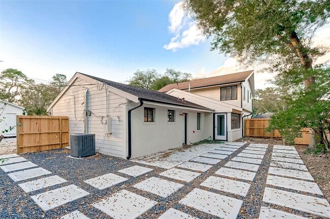 Building Photo - 2509 Maroneal St